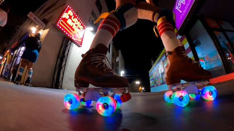 Laden Sie das Bild in Galerie -Viewer, Moxi Cosmo Glow Wheels
